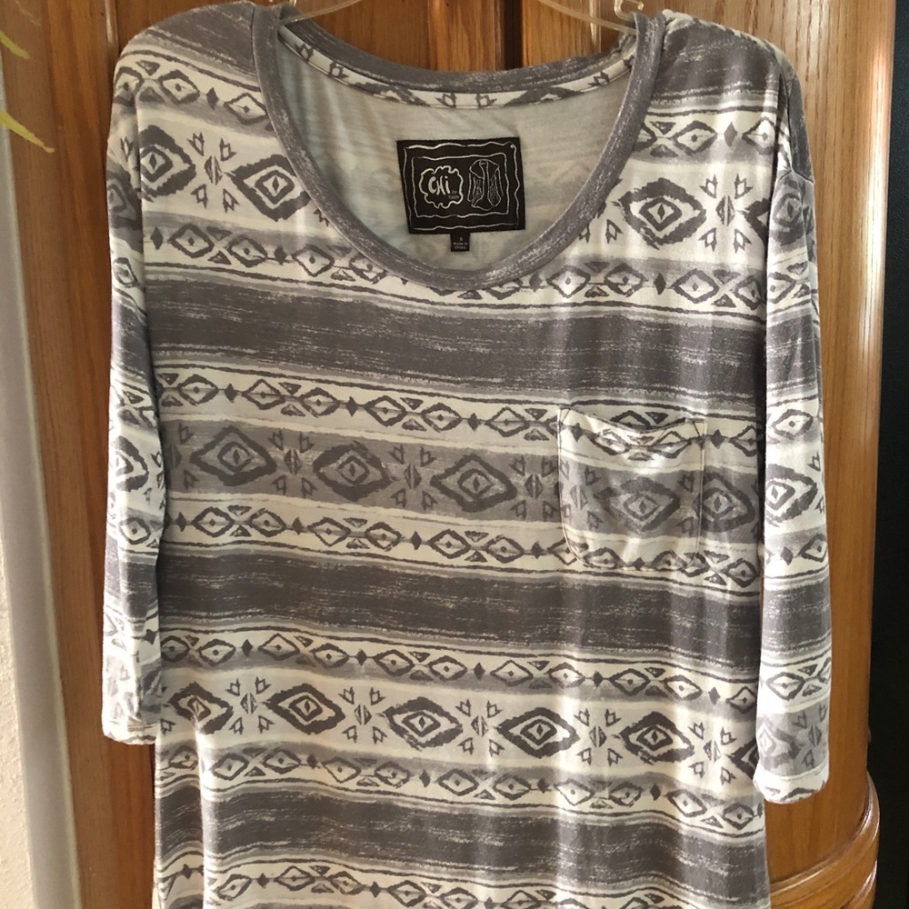Top - Chi by Falchi Gray & white print